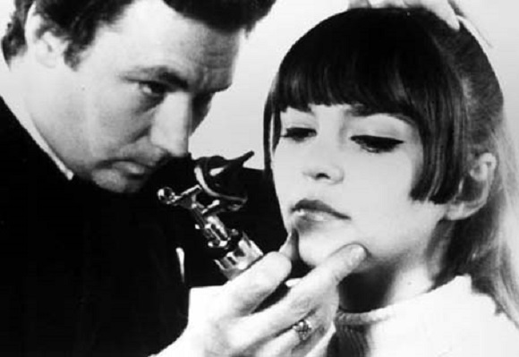 Claude Jutra and Julie Lachapelle in Le viol d'une jeune fille douce (1968)