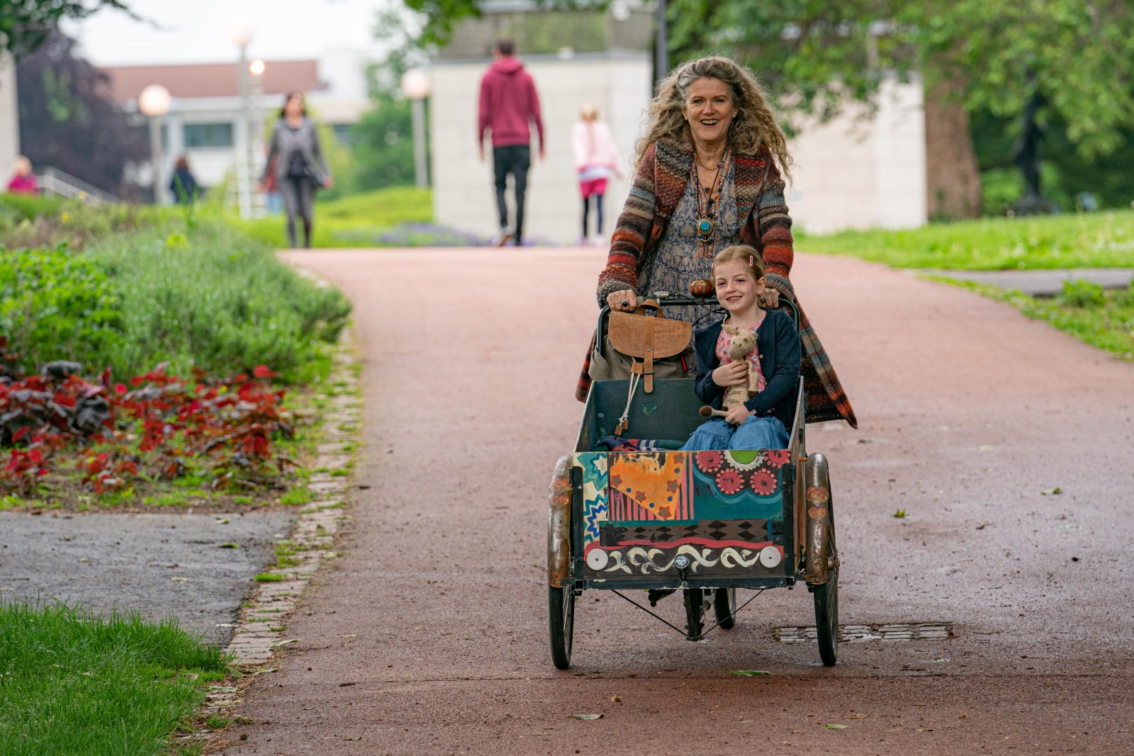 Barbara Sukowa, Julia Gleich, and Luise Gleich in Granny Nanny (2020)