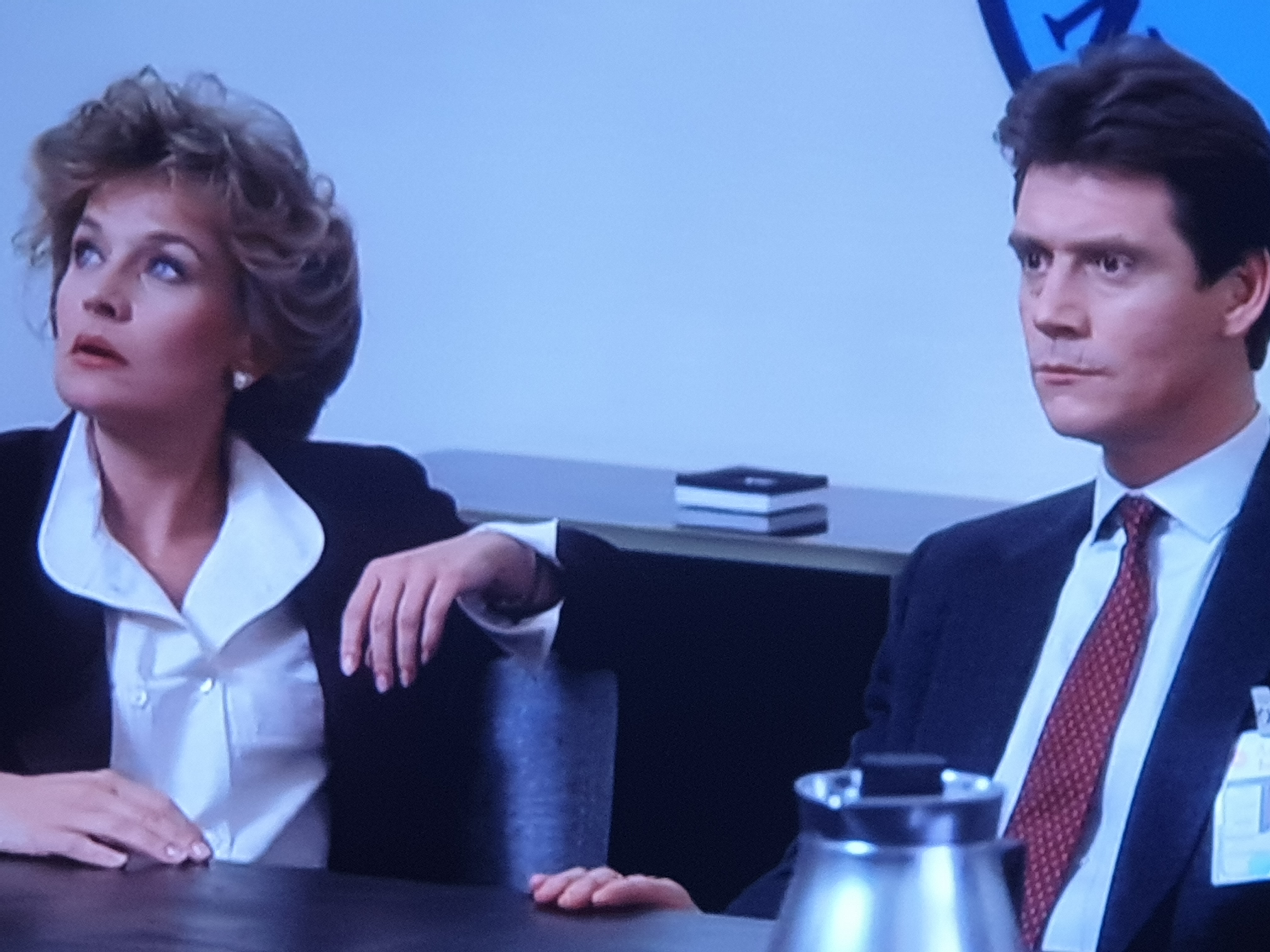 Anthony Andrews and Karen Austin in Columbo: Columbo Goes to the Guillotine (1989)