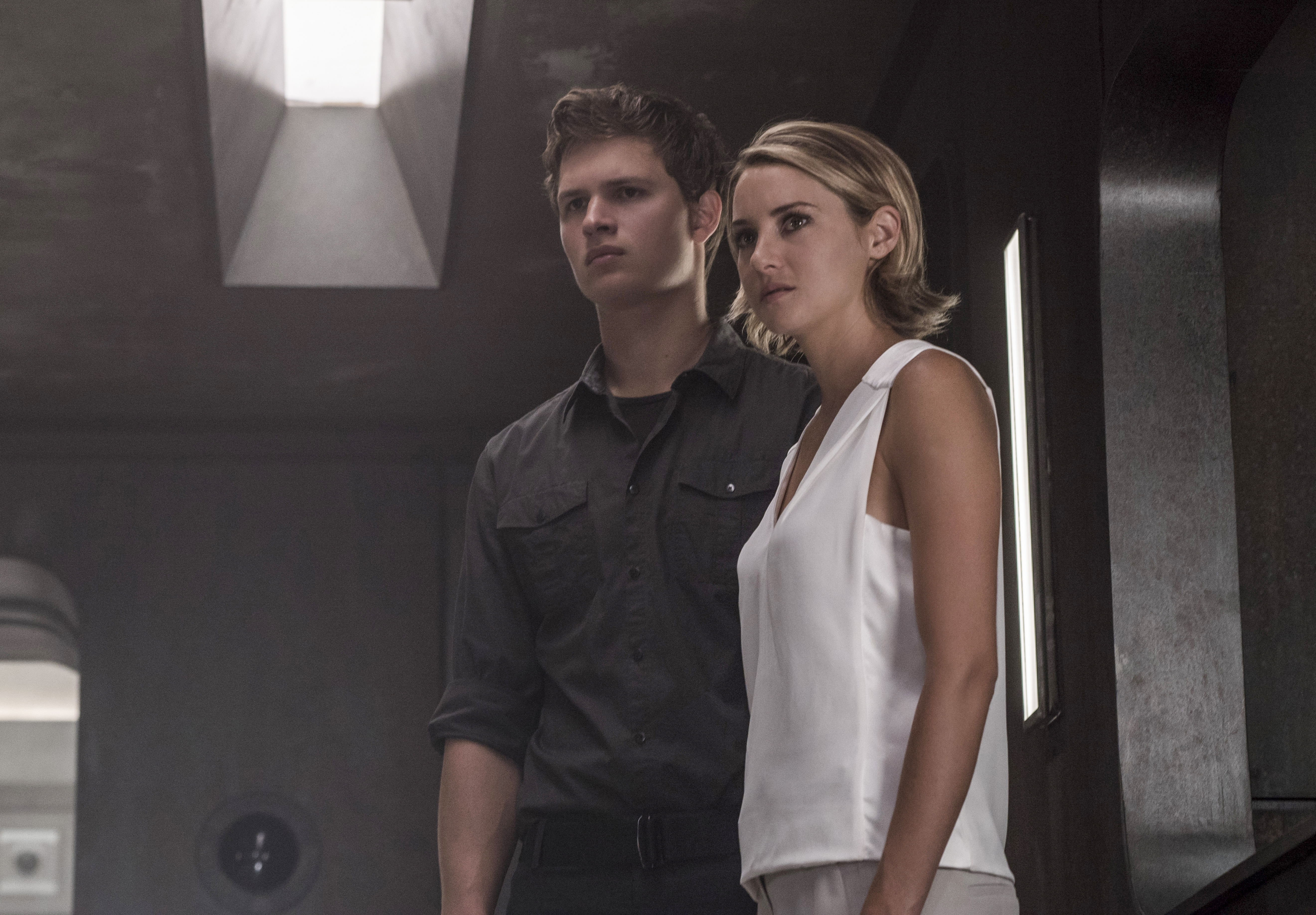 Shailene Woodley and Ansel Elgort in Allegiant (2016)