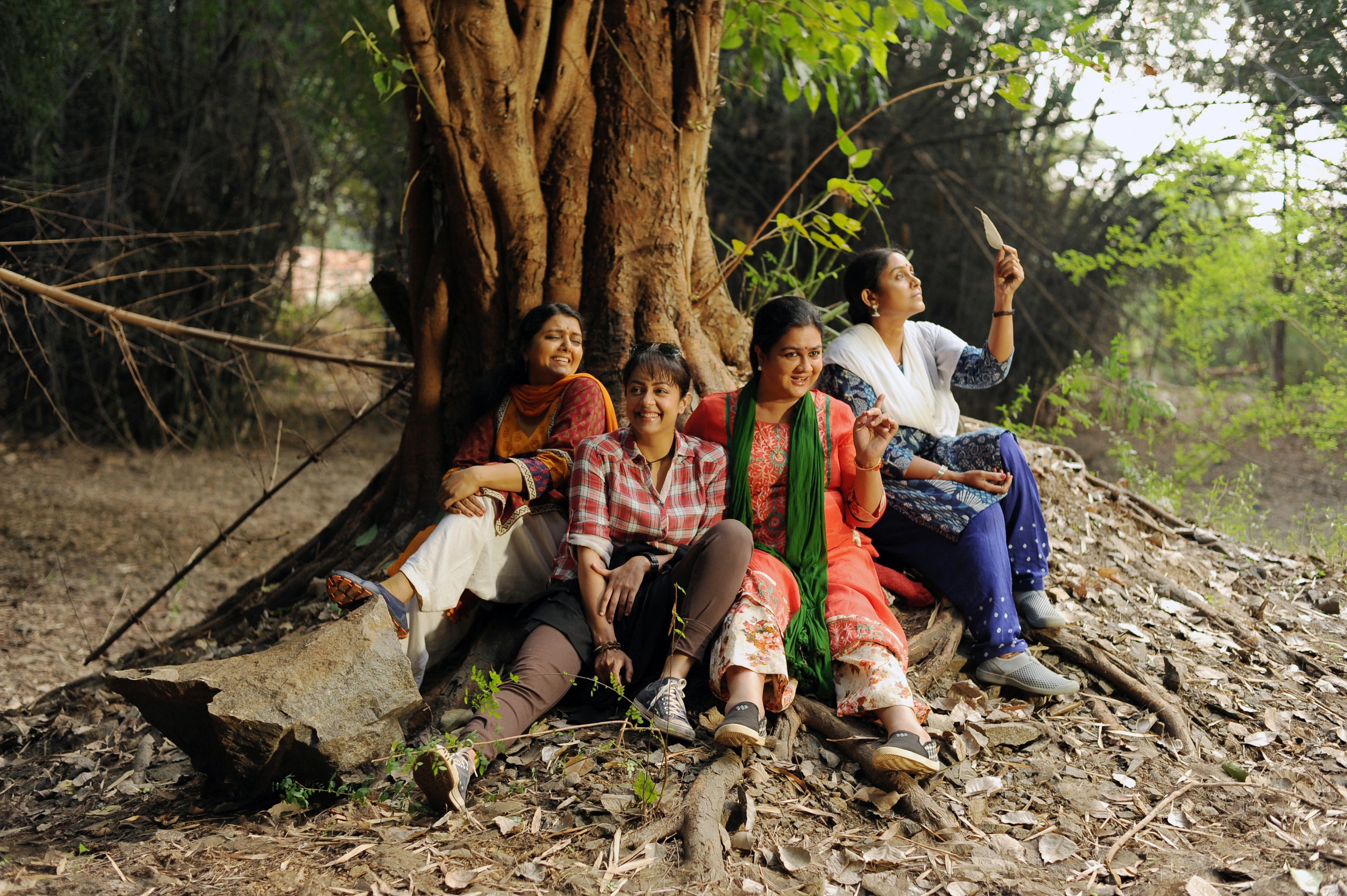 Bhanupriya, Jyotika, Saranya Ponvannan, and Urvashi in Magalir Mattum (2017)