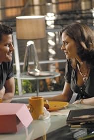 David Boreanaz and Emily Deschanel in Bones (2005)