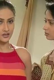 Sangeeta Ghosh and Urvashi Dholakia in Des Mein Niklla Hoga Chand (2001)