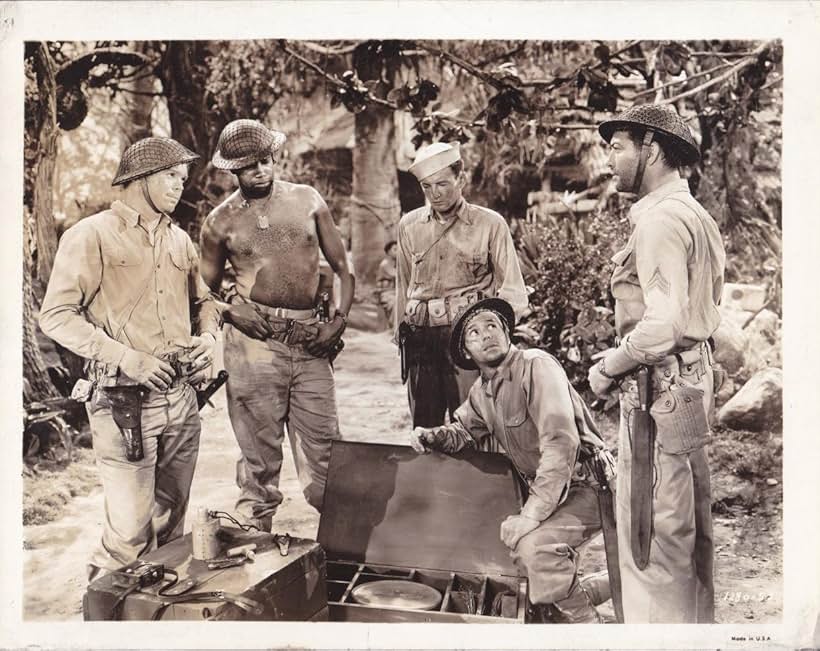 Robert Taylor, Barry Nelson, Lloyd Nolan, Kenneth Spencer, and Robert Walker in Bataan (1943)