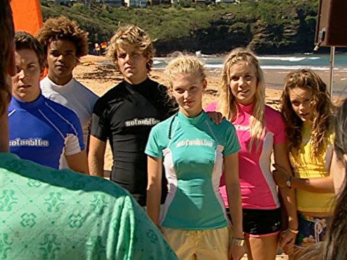 Kain O'Keeffe, Cariba Heine, Lachlan Buchanan, Eka Darville, Rebecca Breeds, and Amy Beckwith in Blue Water High (2005)