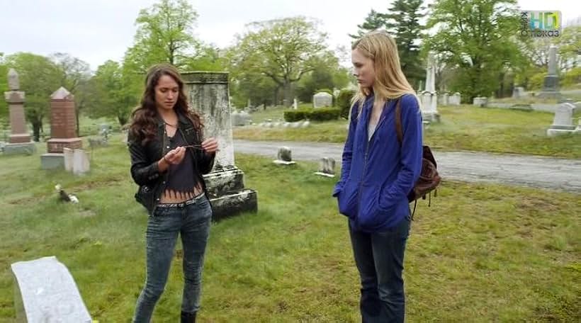 Maiara Walsh and Kelcie Stranahan in Last Hours in Suburbia (2012)