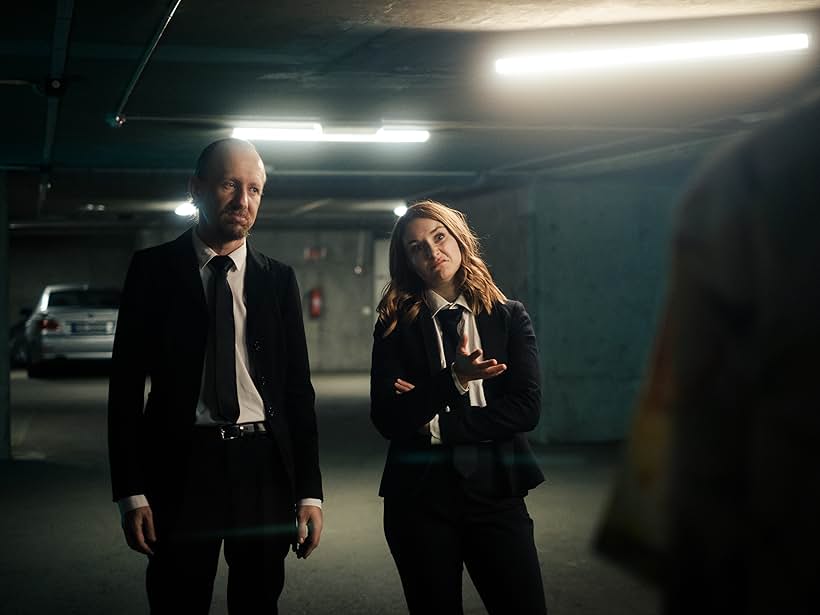 Torgny Gerhard Aanderaa and Cecilie Svendsen in MIB: Neuralize this!