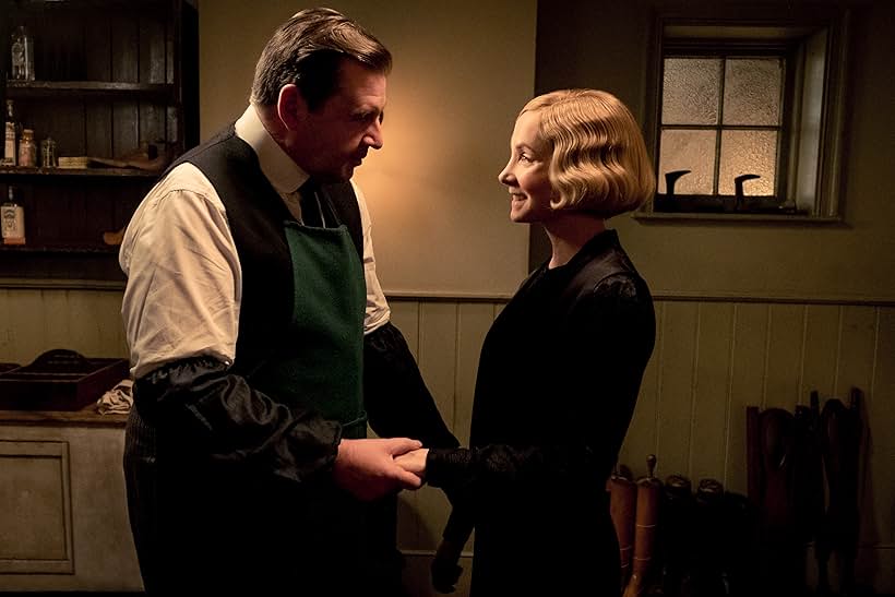 Brendan Coyle and Joanne Froggatt in Downton Abbey (2019)