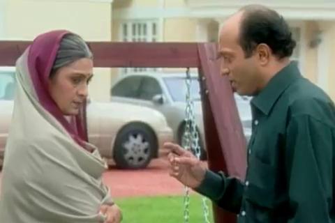 Vineeta Malik and Yatin Karyekar in Des Mein Niklla Hoga Chand (2001)