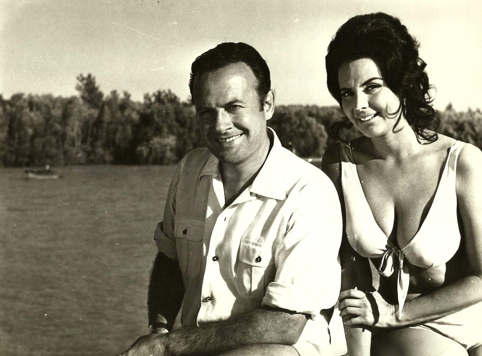 Ricardo Passano and Isabel Sarli in Los días calientes (1966)