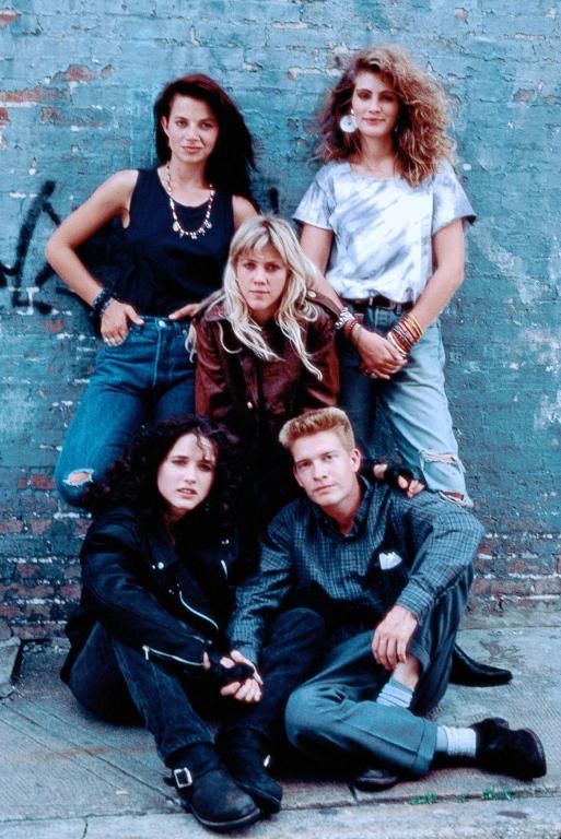 Julia Roberts, Trini Alvarado, Justine Bateman, Scott Coffey, and Britta Phillips in Satisfaction (1988)