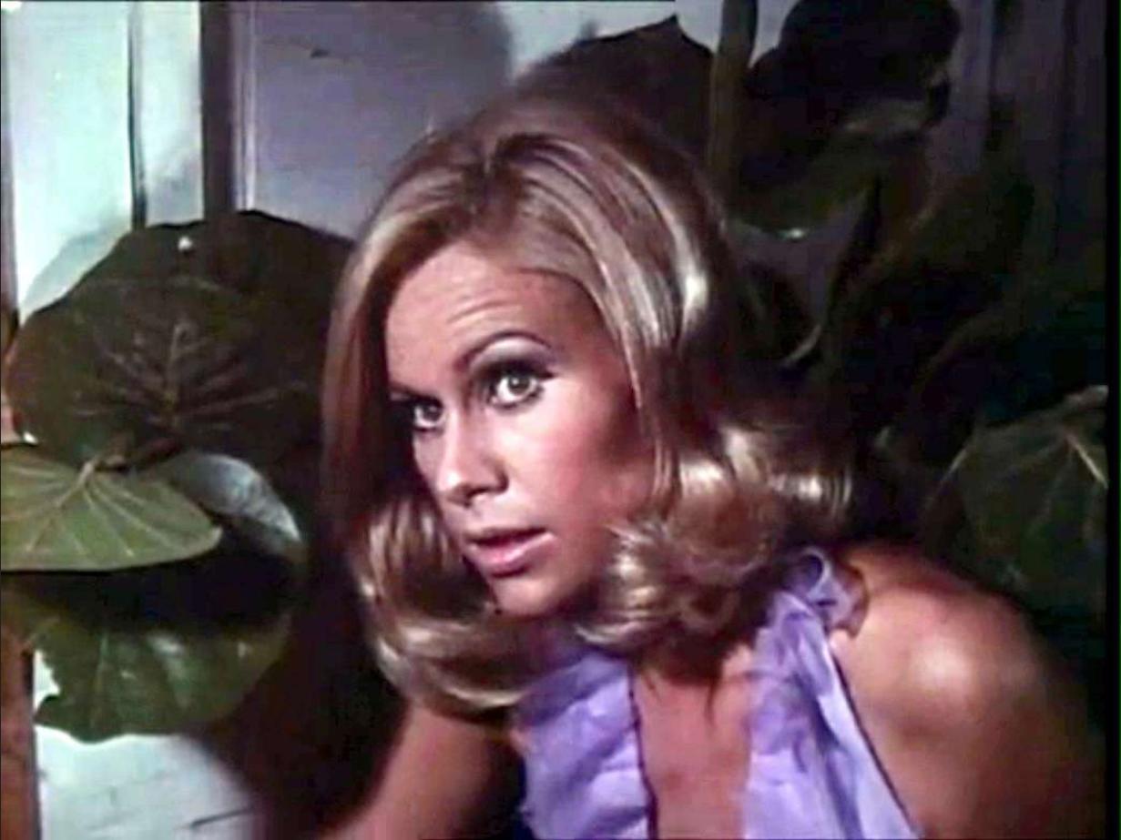 Suzanna Leigh in Docteur Caraïbes (1973)