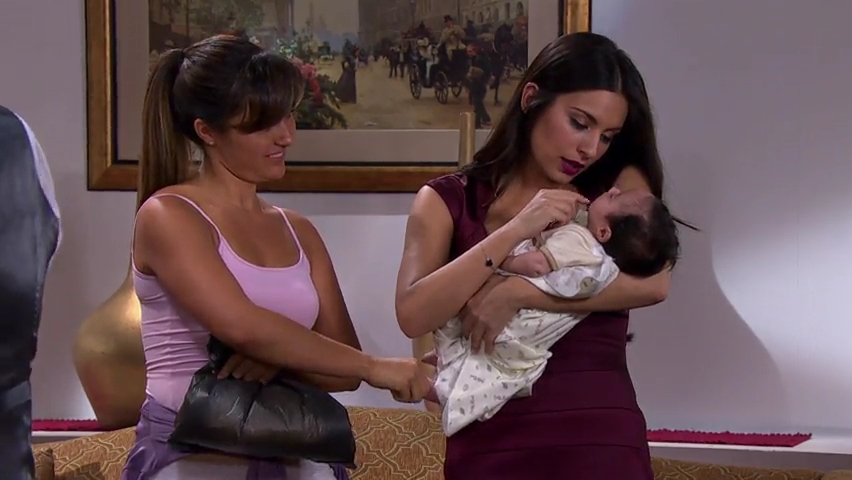 Ana Brenda Contreras and Jessica Decote in Corazón indomable (2013)