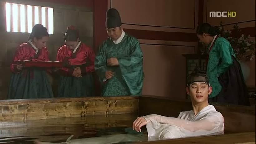 Jeong Eun-pyo and Kim Soo-hyun in The Moon Embracing the Sun (2012)