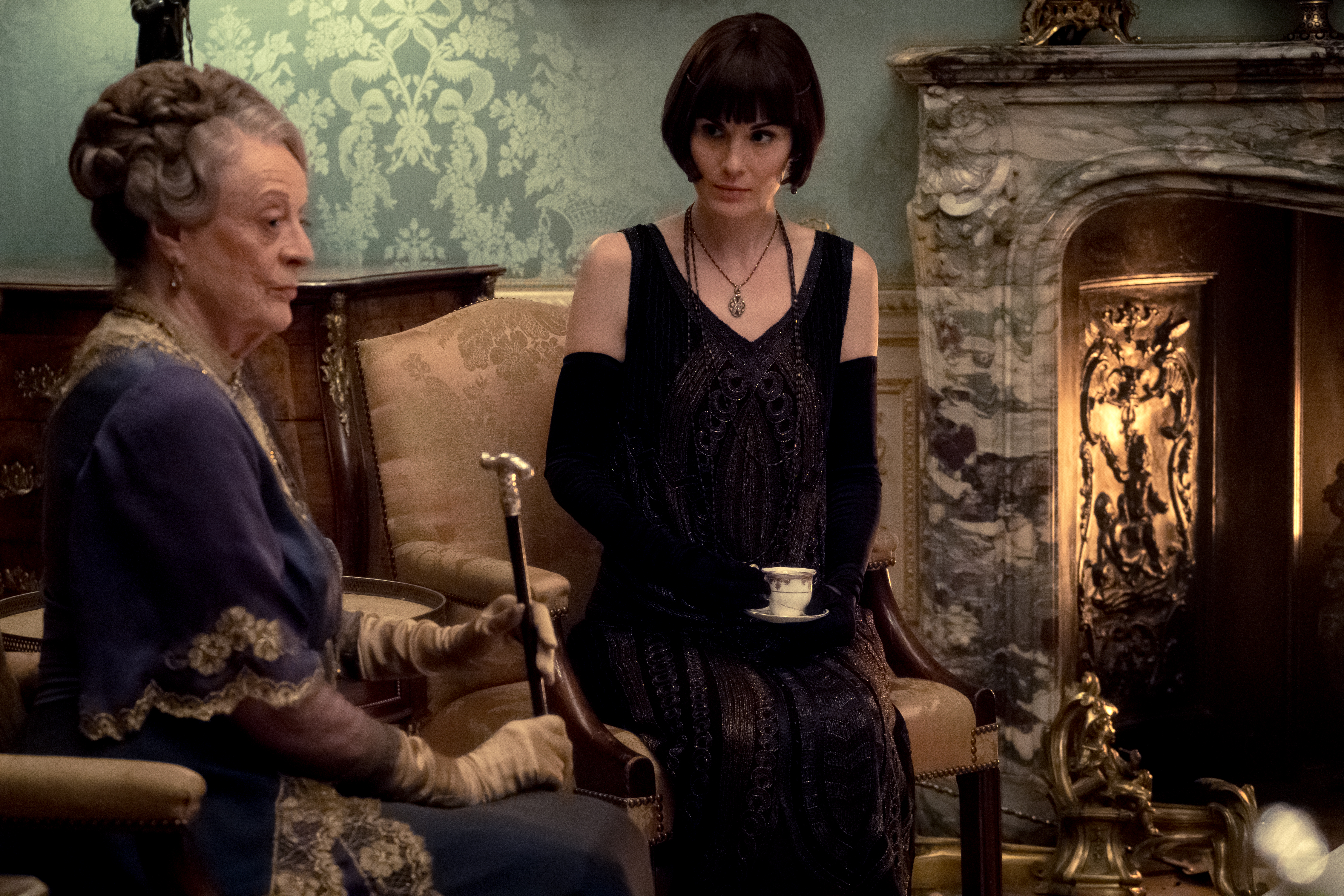 Maggie Smith and Michelle Dockery in Downton Abbey (2019)