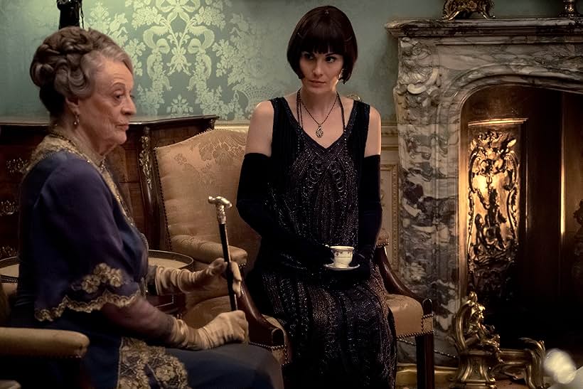 Maggie Smith and Michelle Dockery in Downton Abbey (2019)