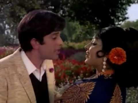 Shashi Kapoor and Hema Malini in Abhinetri (1970)