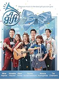 Sunny Suwanmethanont, Chantavit Dhanasevi, Nuengthida Sophon, Naphat Siangsomboon, Violette Wautier, and Nittha Jirayungyurn in A Gift (2016)