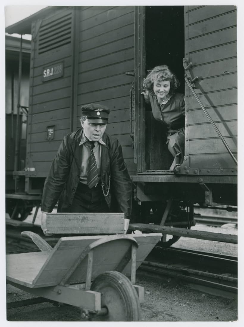 Ludde Juberg and Inga Landgré in Soldat Bom (1948)