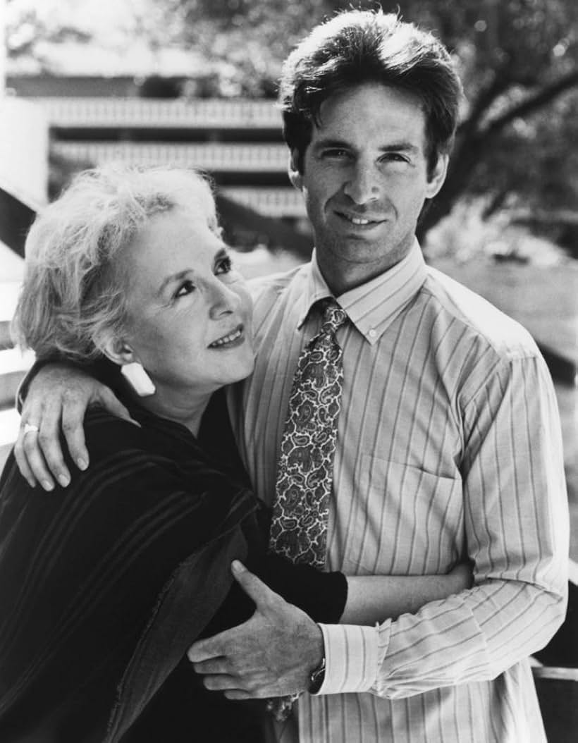 Robert Carradine and Doris Roberts in Number One with a Bullet (1987)