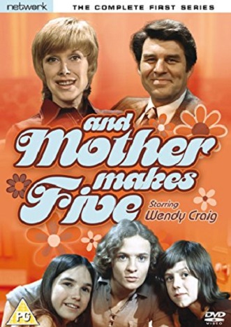 Richard Coleman, Wendy Craig, Robin Davies, Maxine Gordon, and David Parfitt in ...And Mother Makes Five (1974)