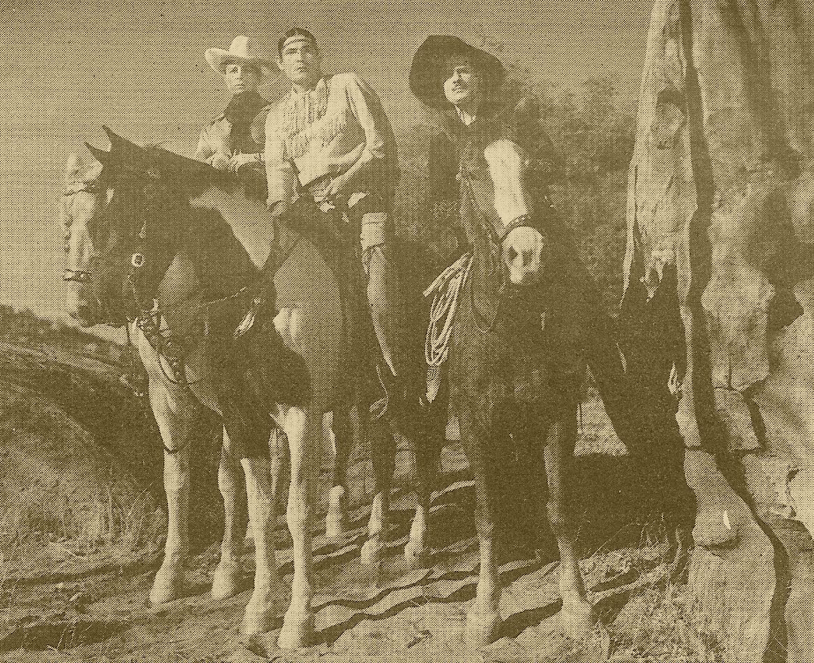 Robert Livingston, Duncan Renaldo, Chief Thundercloud, and Silver Chief in The Lone Ranger Rides Again (1939)