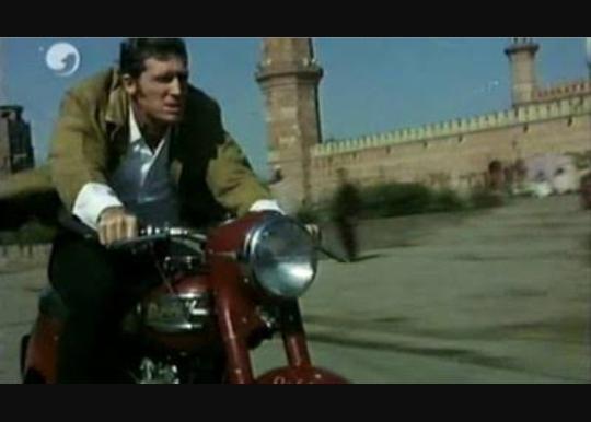 Brad Harris in Kommissar X jagt die roten Tiger (1971)