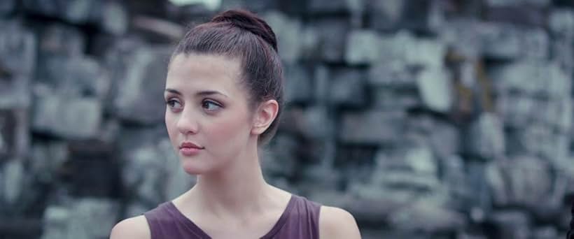 Katie Findlay in After the Dark (2013)