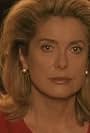 Catherine Deneuve- Belle Maman clip (1999)