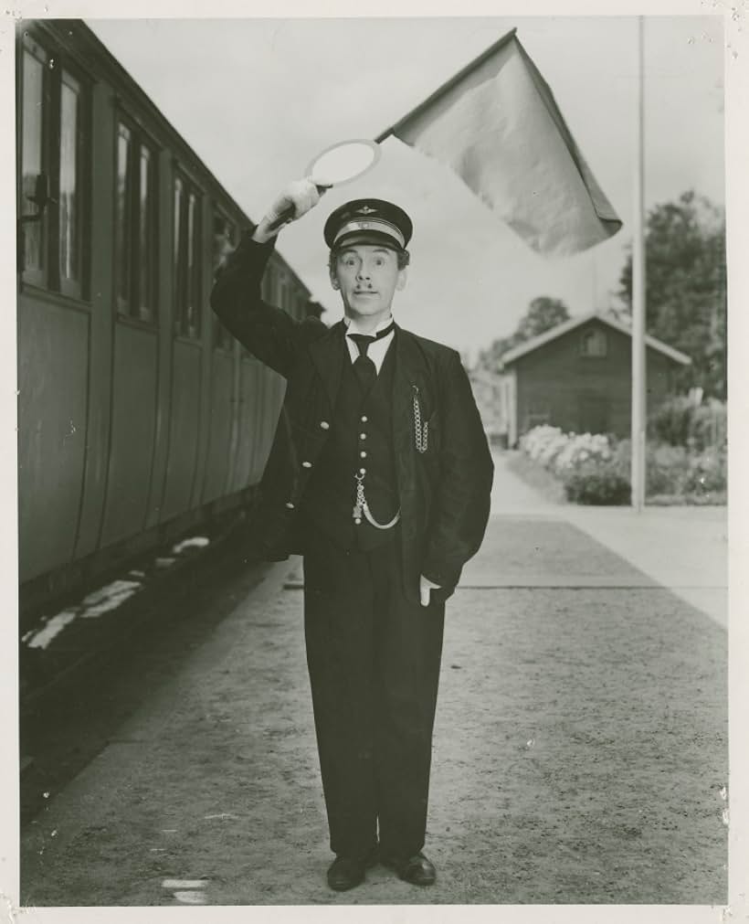 Nils Poppe in Soldat Bom (1948)