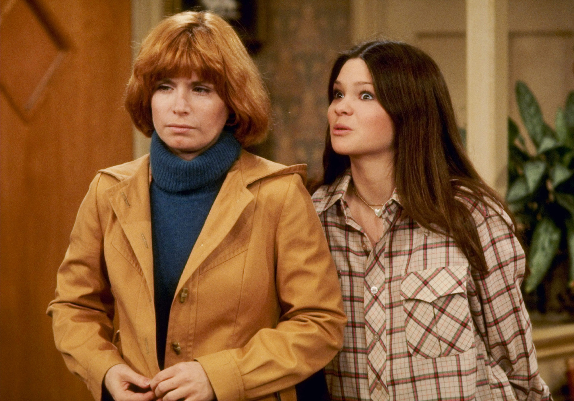 Valerie Bertinelli and Bonnie Franklin in One Day at a Time (1975)