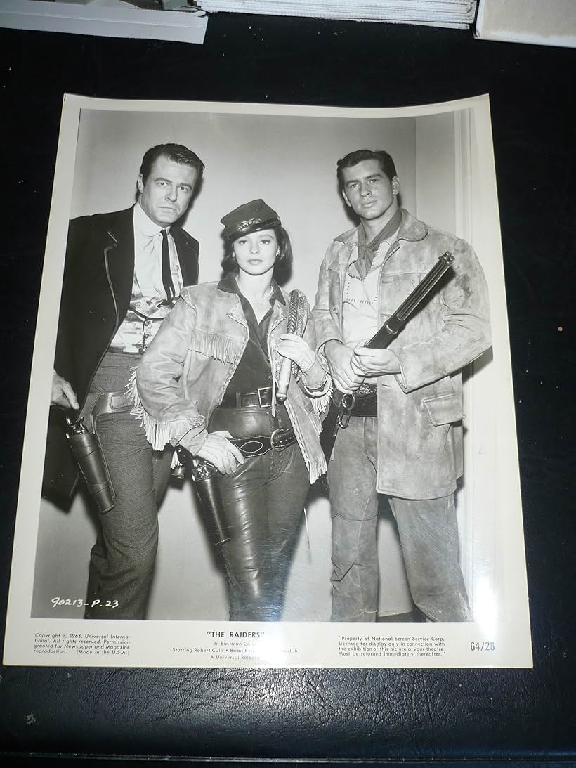 Robert Culp, Jim McMullan, and Judi Meredith in The Raiders (1963)