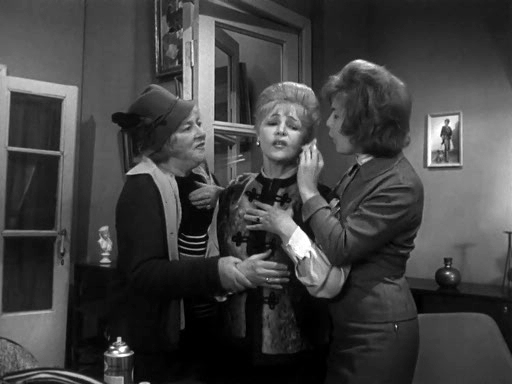 Vera Maretskaya, Ninel Myshkova, and Faina Ranevskaya in Lyogkaya zhizn (1964)