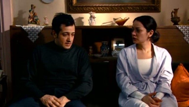 Sezin Akbasogullari and Sarp Apak in O... Çocuklari (2008)