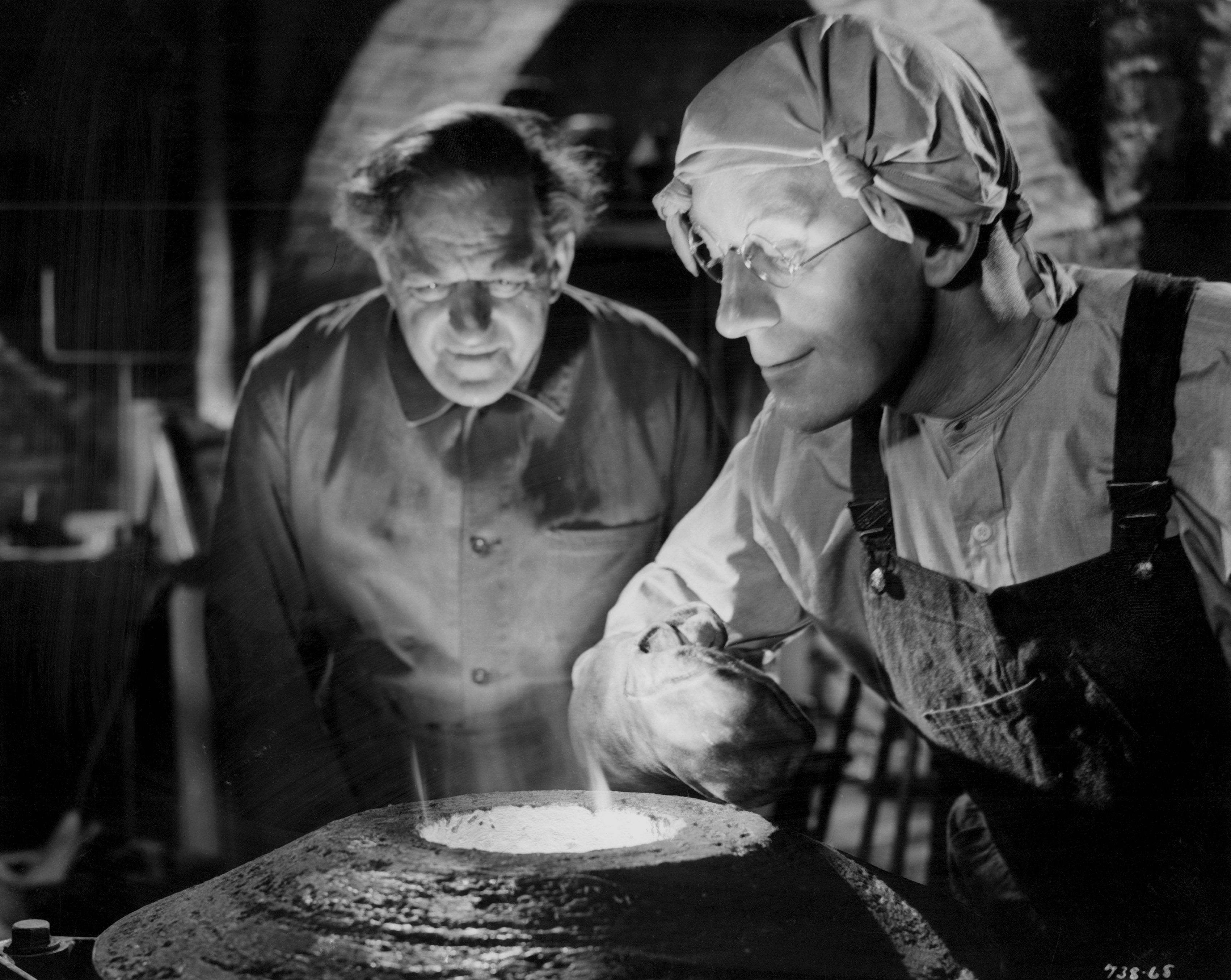 Alec Guinness and Stanley Holloway in The Lavender Hill Mob (1951)