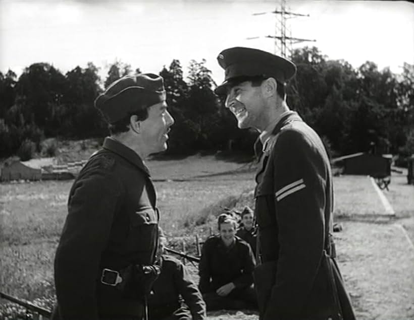 Gunnar Björnstrand and Nils Poppe in Soldat Bom (1948)