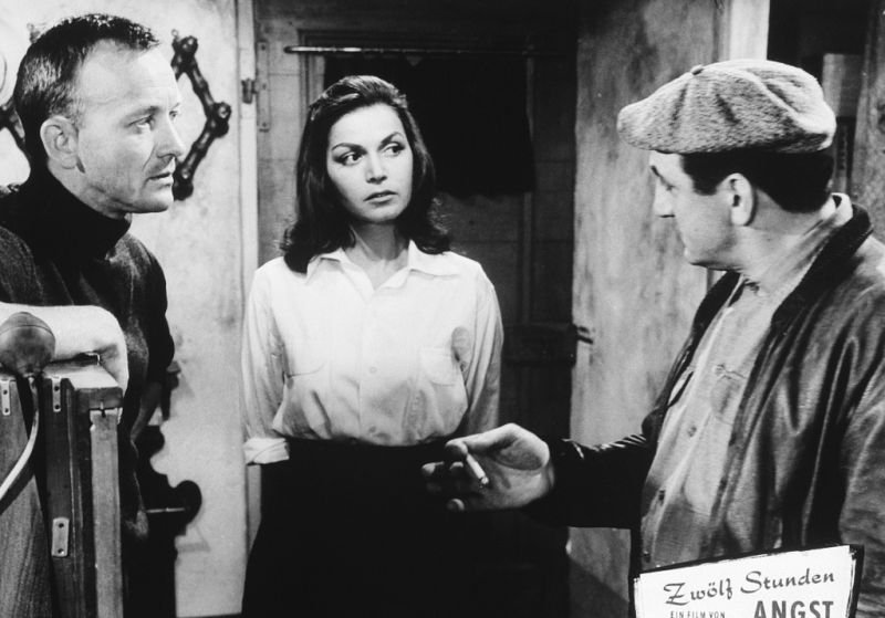 Eva Bartok, Hannes Messemer, and Lino Ventura in Douze heures d'horloge (1959)