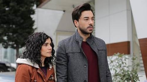 Zeynep Çamci and Gökhan Alkan in Seviyor Sevmiyor (2016)