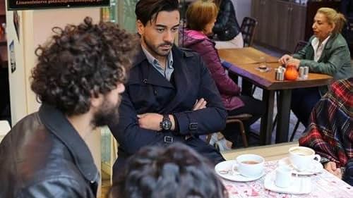 Yigit Kirazci and Gökhan Alkan in Seviyor Sevmiyor (2016)