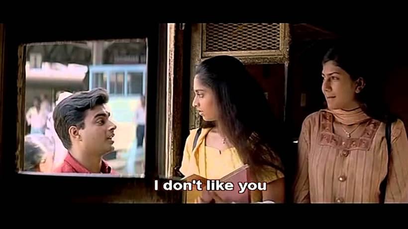 Madhavan, Shalini, and Swarnamalya in Alai Payuthey (2000)