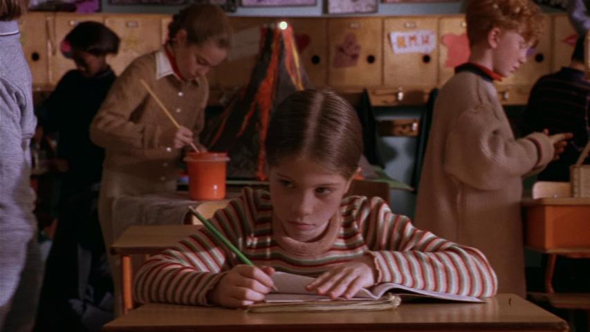 Michelle Trachtenberg and Charlotte Sullivan in Harriet the Spy (1996)