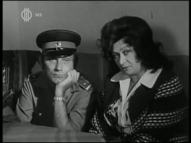 Kornél Gelley and Stefánia Moldován in Ki vágta fejbe Hudák elvtársat? (1974)