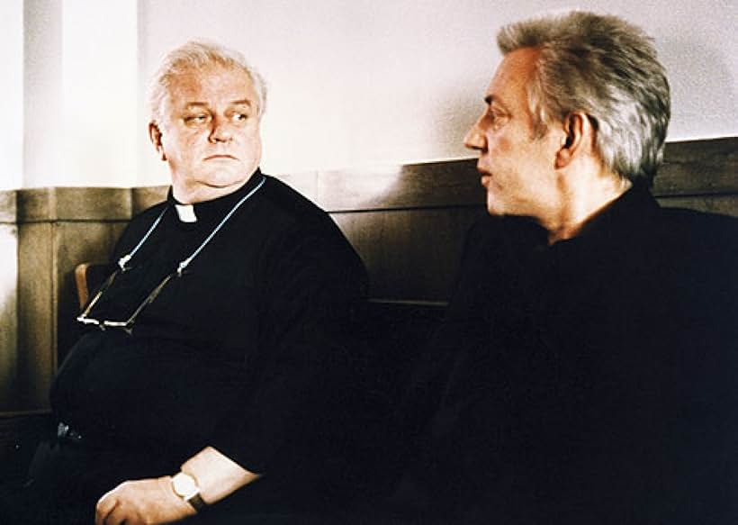 Donald Sutherland and Charles Durning in The Rosary Murders (1987)