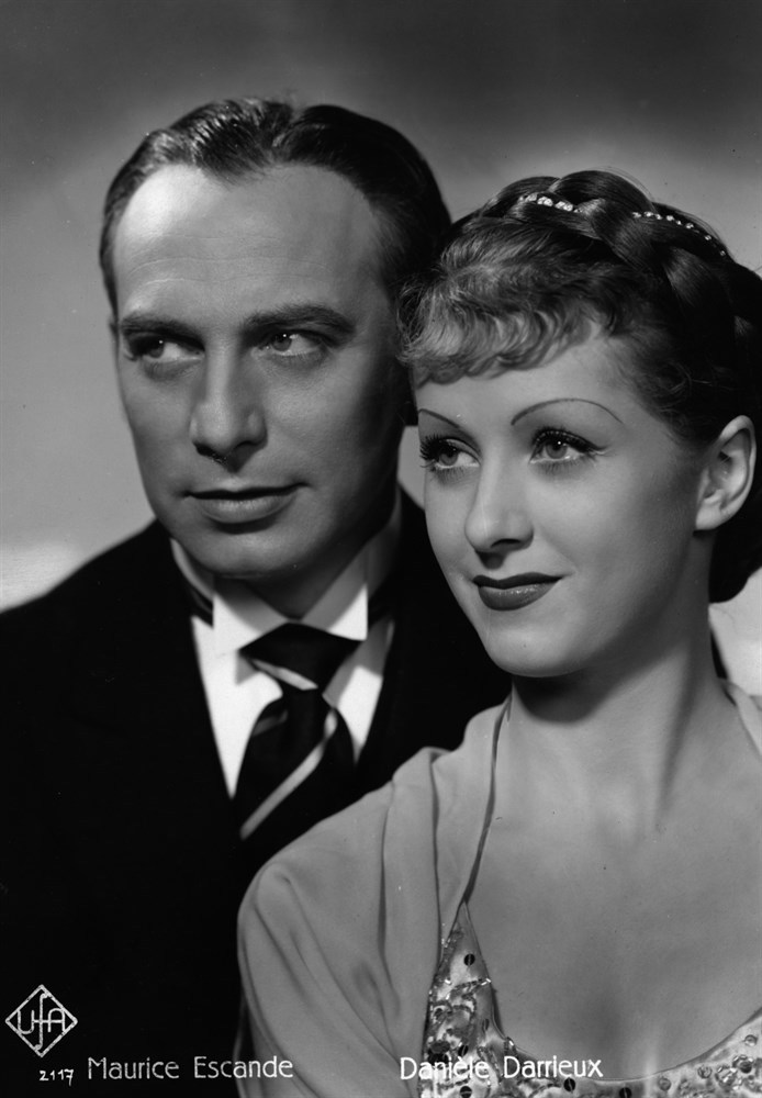 Danielle Darrieux and Maurice Escande in Le domino vert (1935)