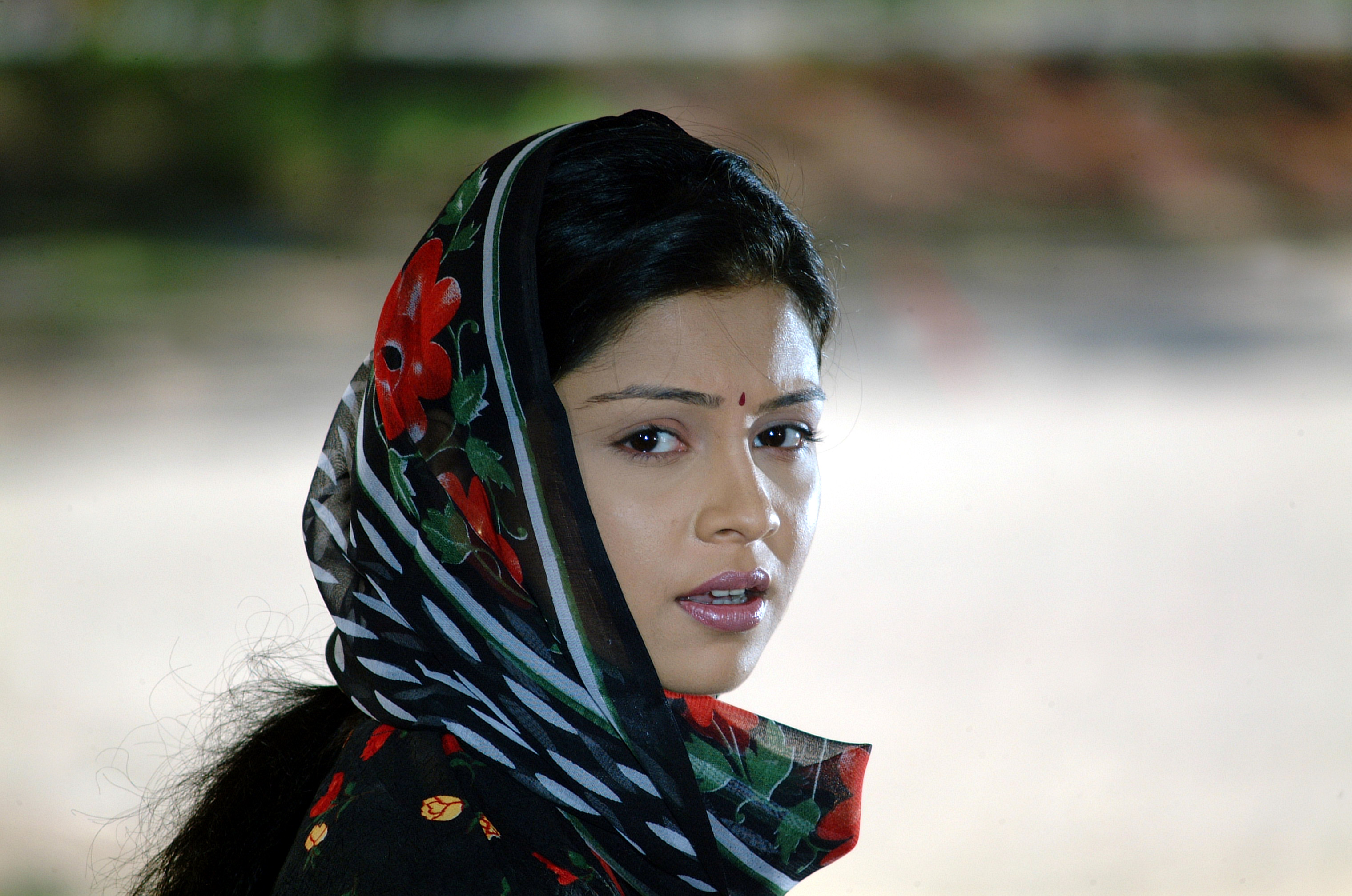 Manasi Salvi in Sarivar Sari (2005)