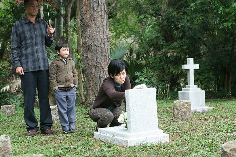 Sandra Kwan Yue Ng, Simon Yam, and Buzz Chung in Echoes of the Rainbow (2010)