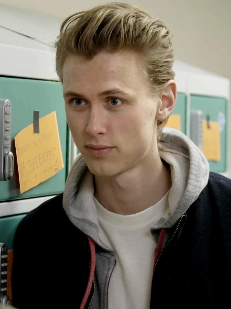 Henrik Holm in Skam (2015)