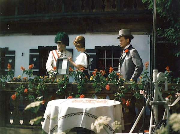 Peter Malberg, Ove Sprogøe, and Susse Wold in Sommer i Tyrol (1964)