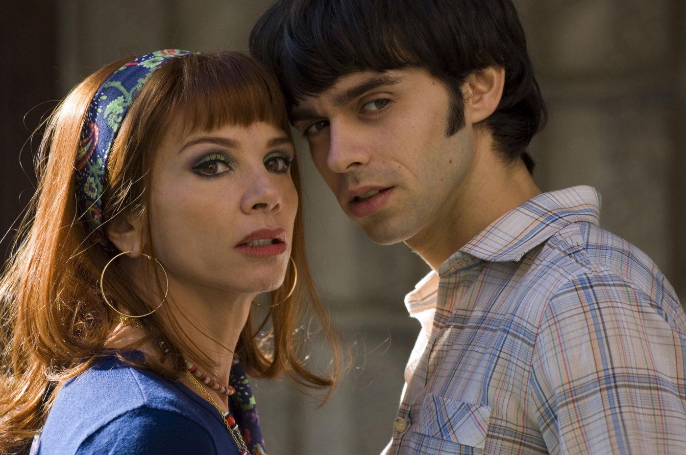 Victoria Abril and Alberto Amarilla in El camino de los ingleses (2006)