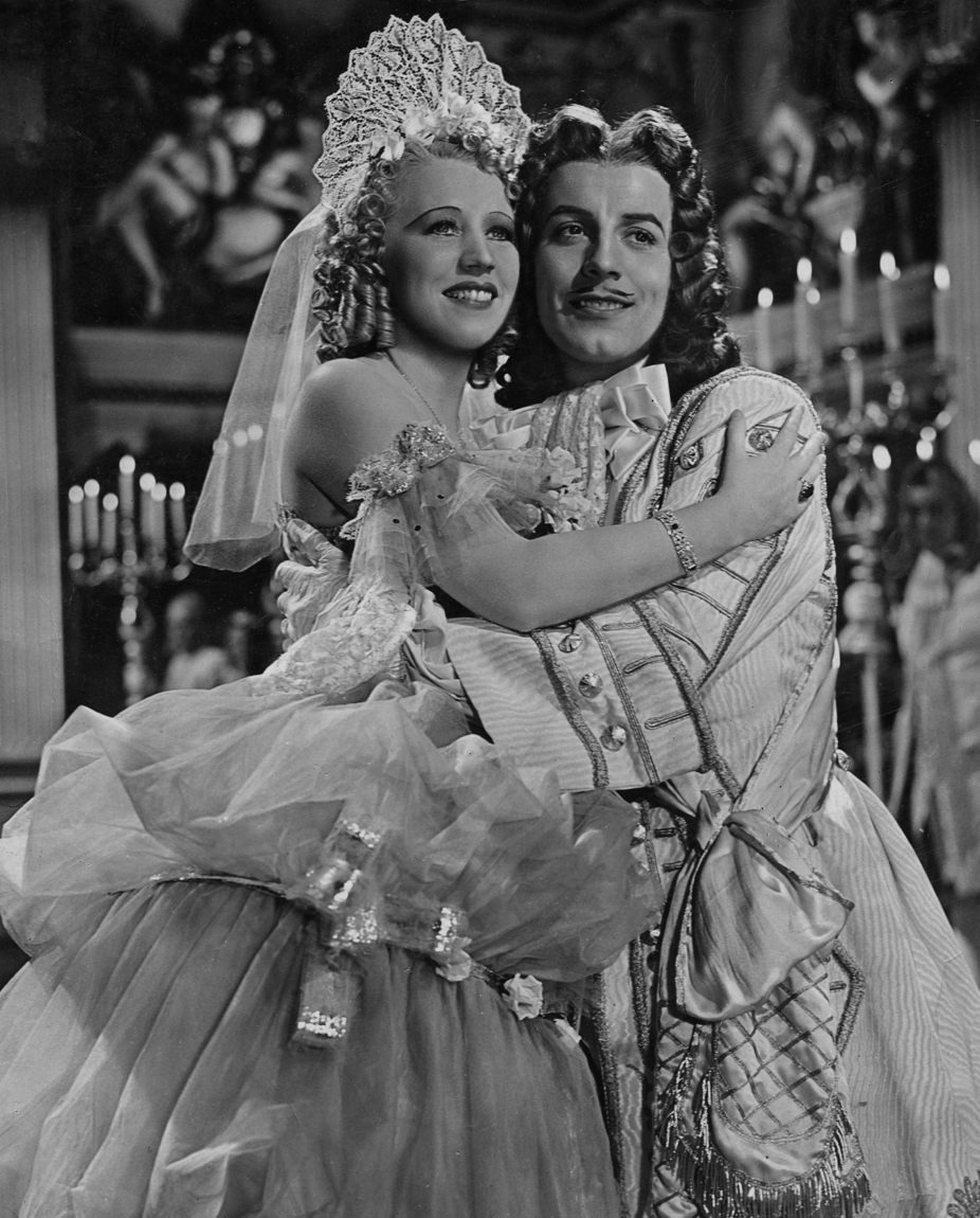 Johannes Heesters and Erna Sack in Nanon (1938)